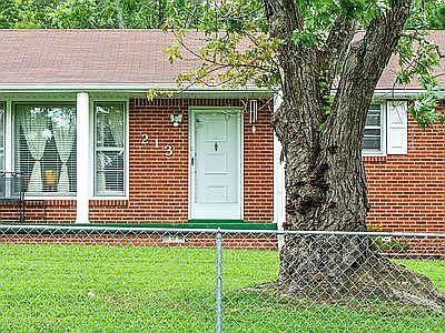 1st image of 213 Charlemagne Blvd