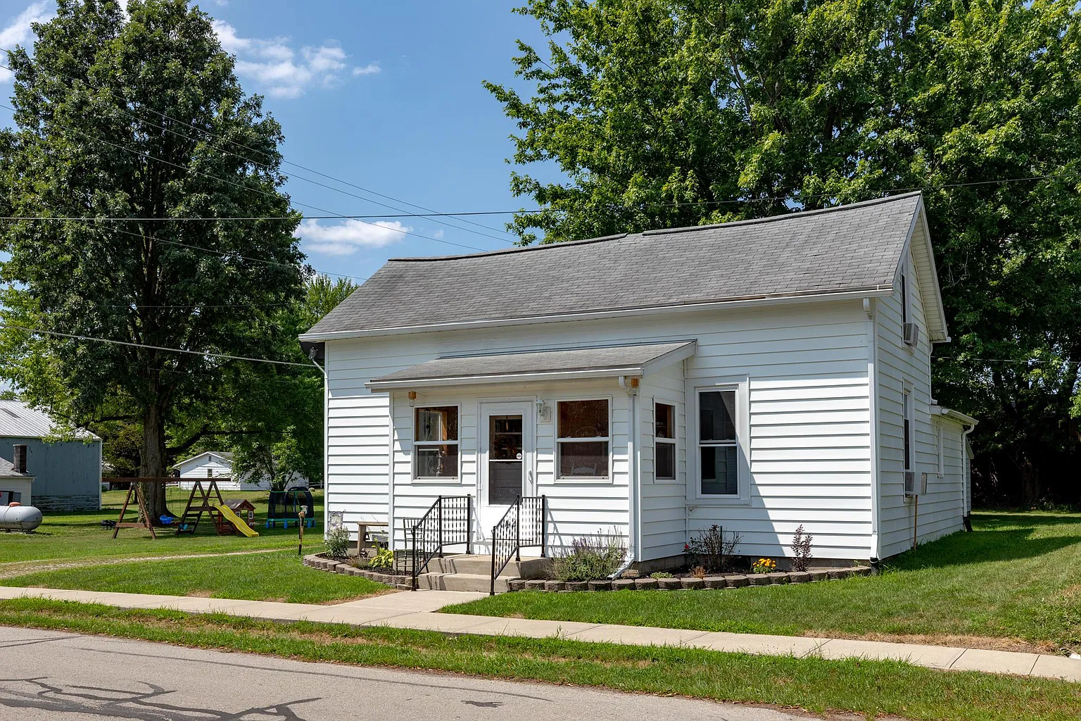142 Vance St photo 1