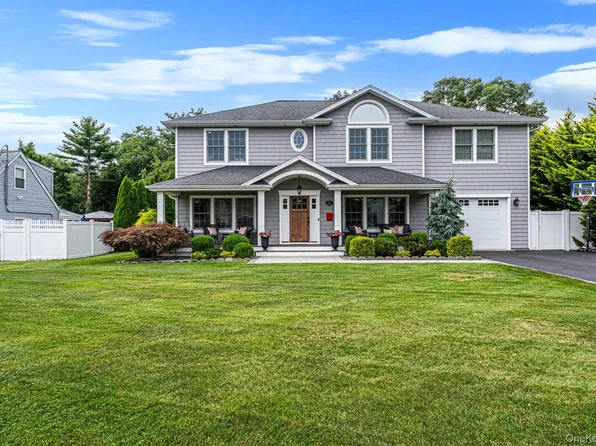 121 Bayway Avenue, Bay Shore, NY 11706