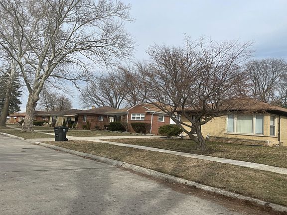 5th image of 21870 Kipling Ave