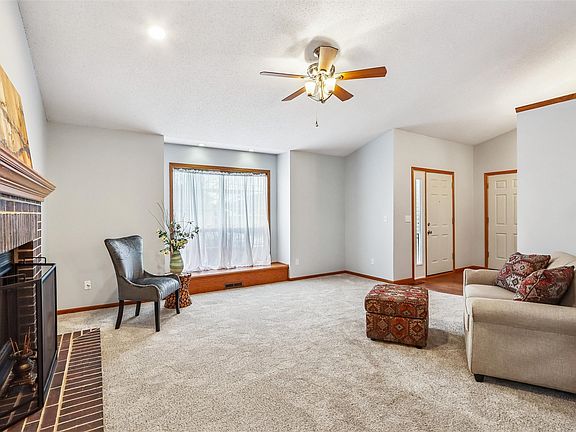 5th image of 4020 Blue Jay Dr NE