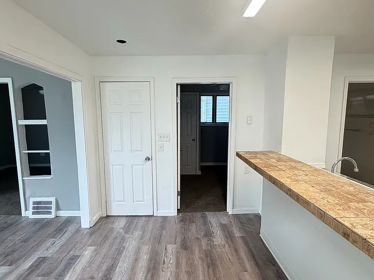 13814 Durkee Ave — Photo 9