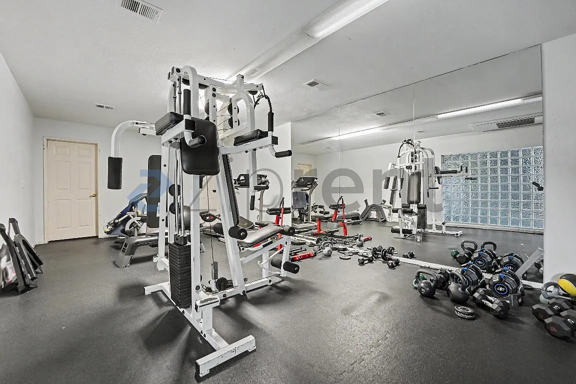 2 bed, 910 sqft, $2,900 — Photo 3