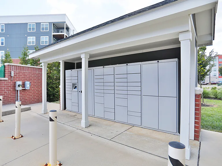 Rialto Hurstbourne — Photo 35