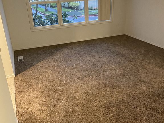 4th image of 5904 NE 35th Cir