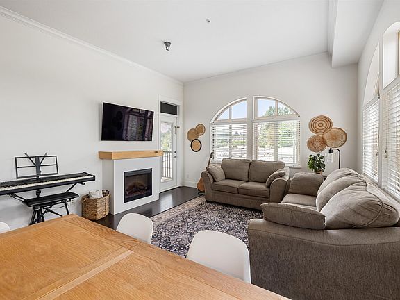 3rd image of 2632 Pauline St #404