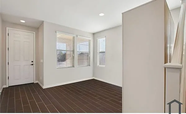 5 bed, 3075 sqft, $3,850 — Photo 3