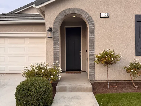 1175 Pinnacle Dr W, Madera, CA 93636
