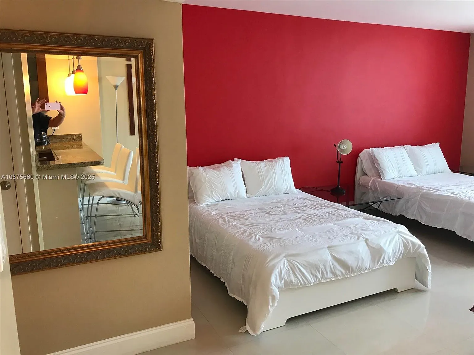 The Decoplage Condo — Photo 2