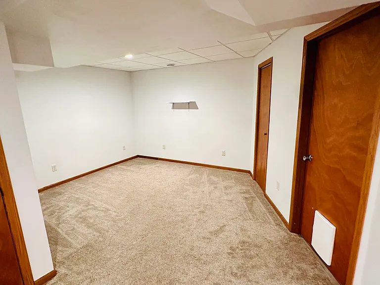 335 Sherwood Ave — Photo 15