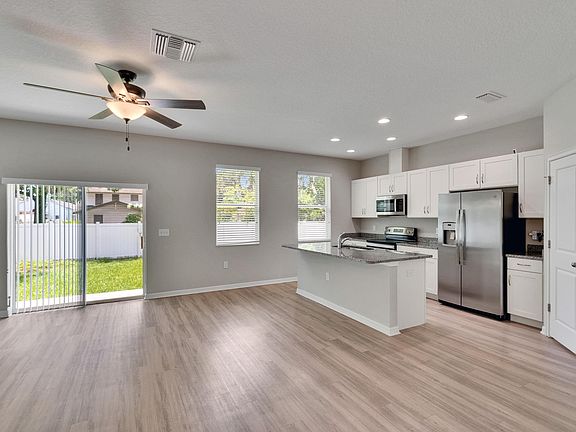 3rd image of 3011 E McBerry St