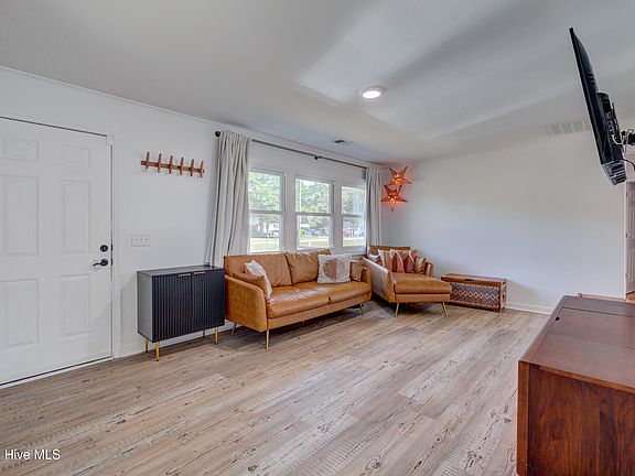 5th image of 608 Francis Marion Drive