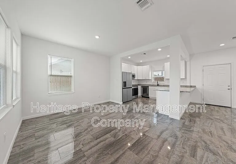 323 Gabriel #1-unit 101 — Photo 5