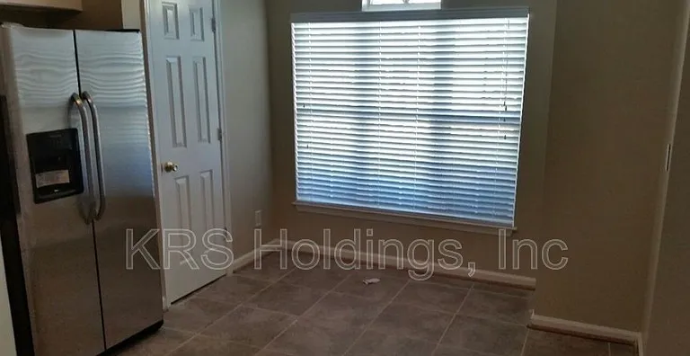 940 Allendale Dr — Photo 4