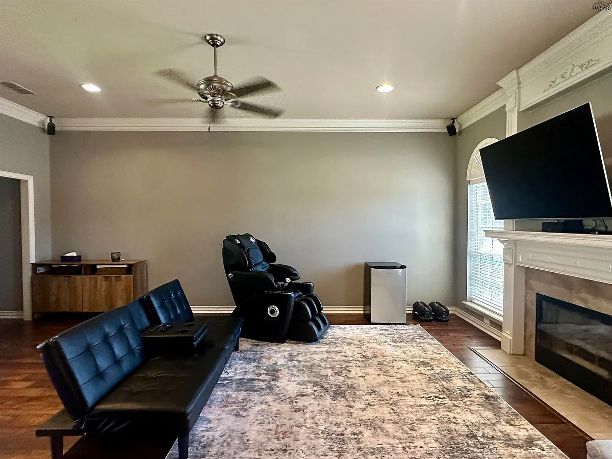 Building Photo - 4923 Spring Hill Dr