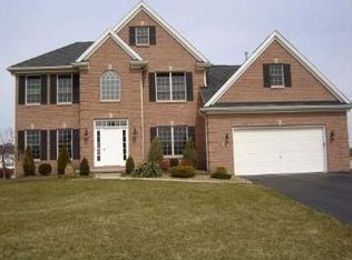 42 Ambrose Ct, Amherst, NY 14228