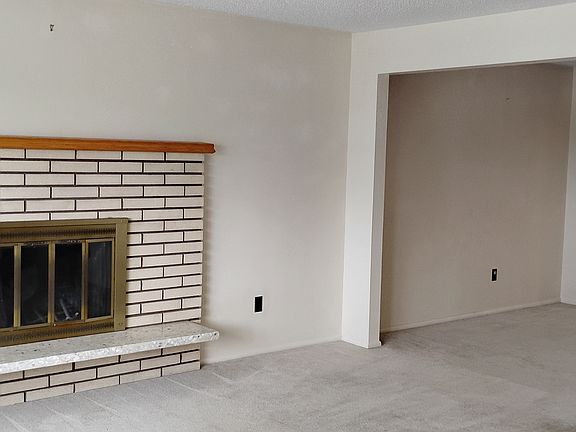 4th image of 1621 Stuart St