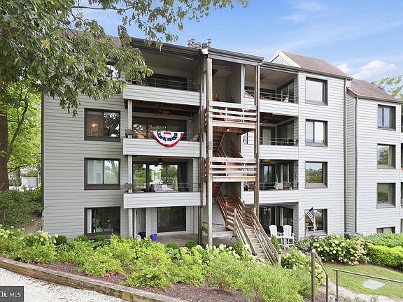 2nd image of 5 President Point Dr Unit A2