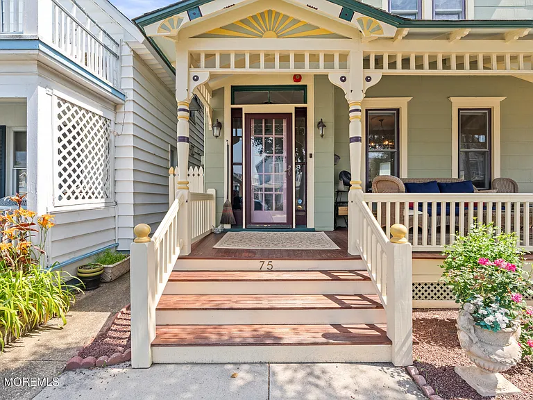 75 Webb Ave #UPPER -WEEKLY — Photo 7