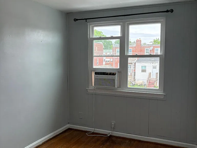 1542 Becklow Ave — Photo 11