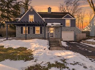 51 Meadowbrook Rd, Williamsville, NY 14221