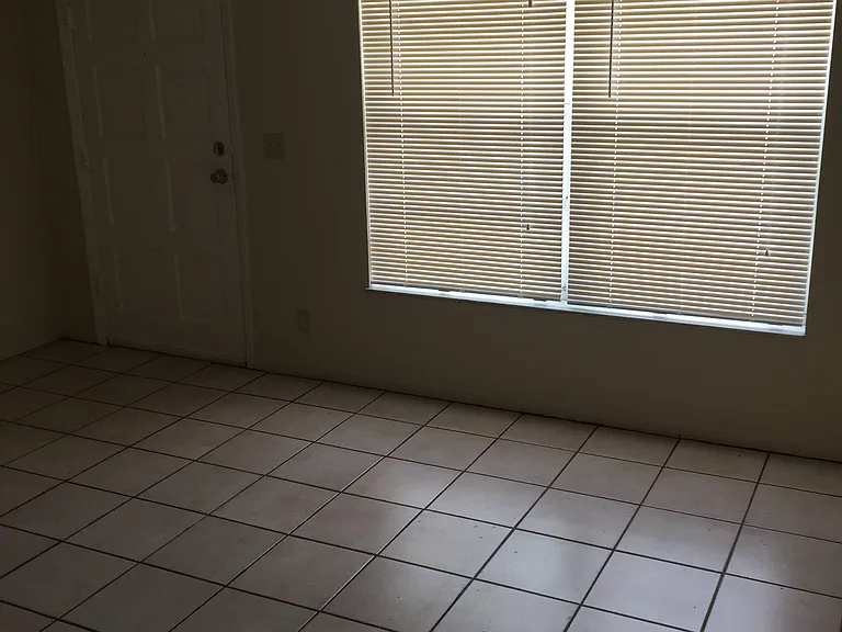Saturn Ave — Photo 3