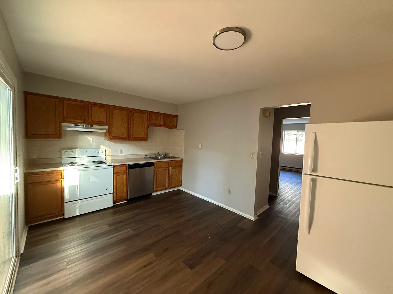 2 bed, 1.5 bath, 1029 sqft, $1,100 — Photo 4