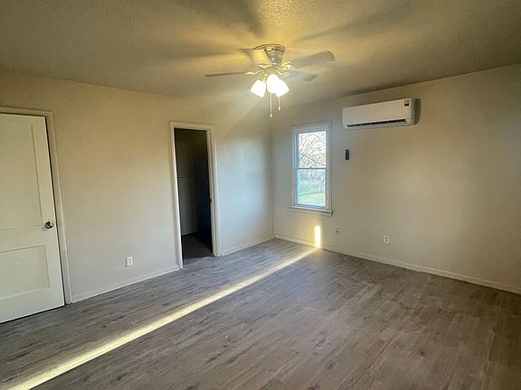 3rd image of 1614 B St NW #34678D155