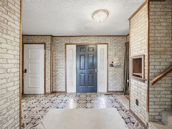 4th image of 431 E Epley Dr