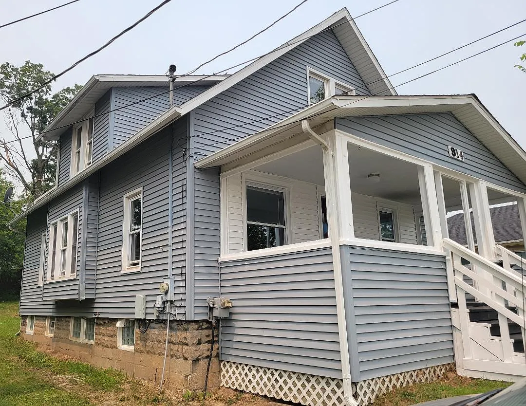 914 Middle St — Photo 2
