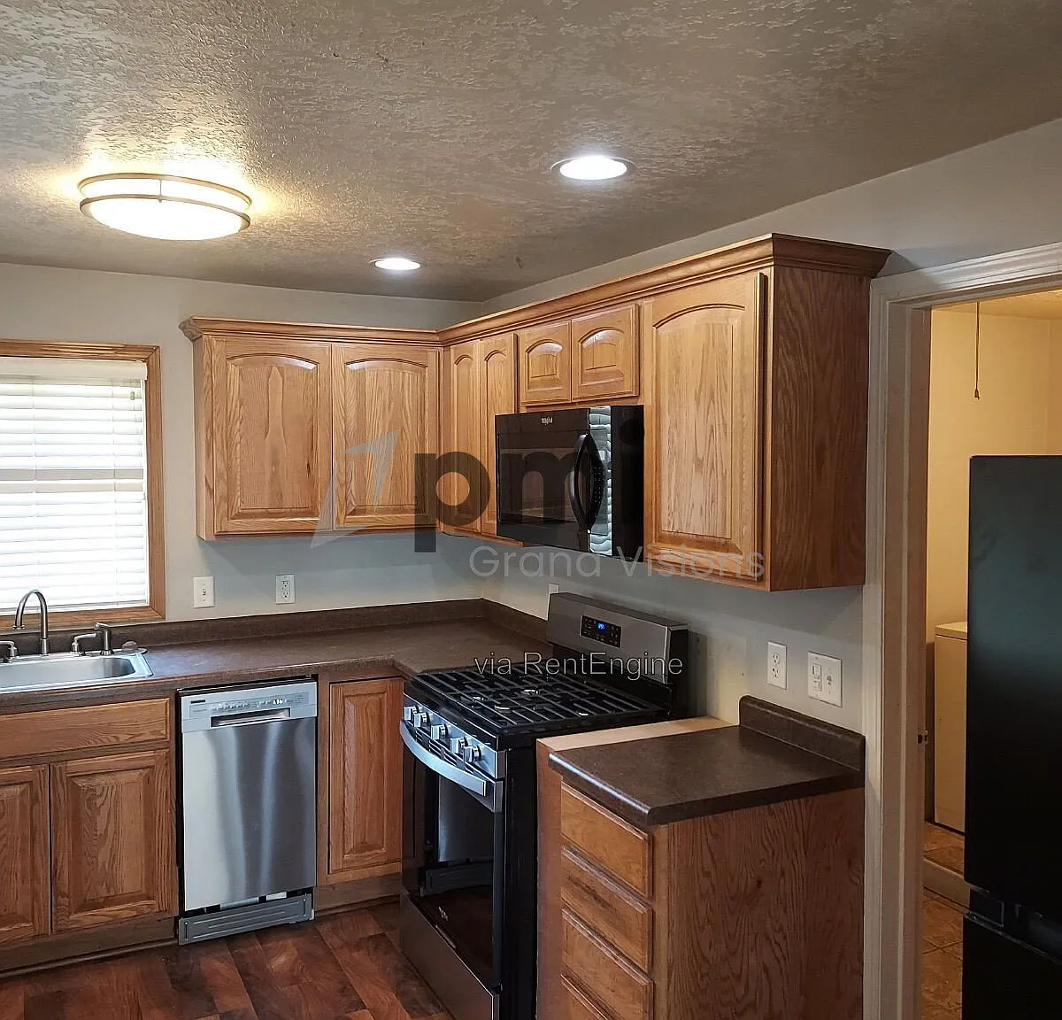 3 bed, 1.5 bath, 1100 sqft, $1,370 — Photo 2