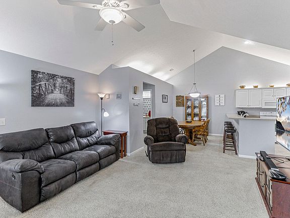 5th image of 172 Jamie Lynn Cir