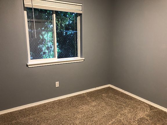 5th image of 1463 NE Thomas Ct