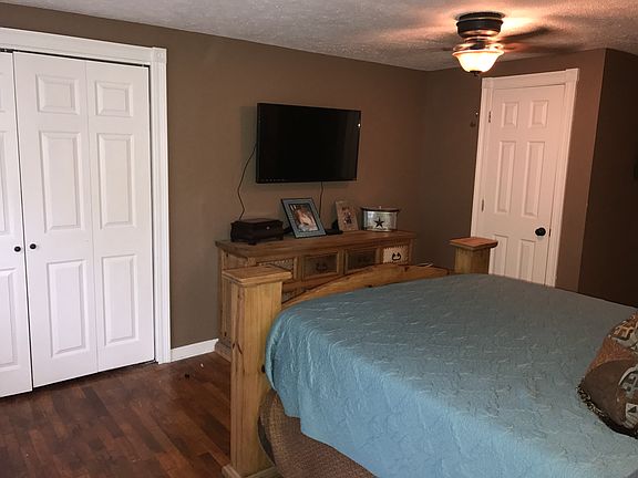 Master with his/hers closets