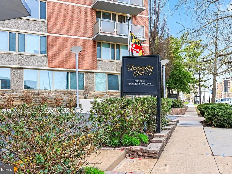 1 E University Pkwy #106 — Photo 1