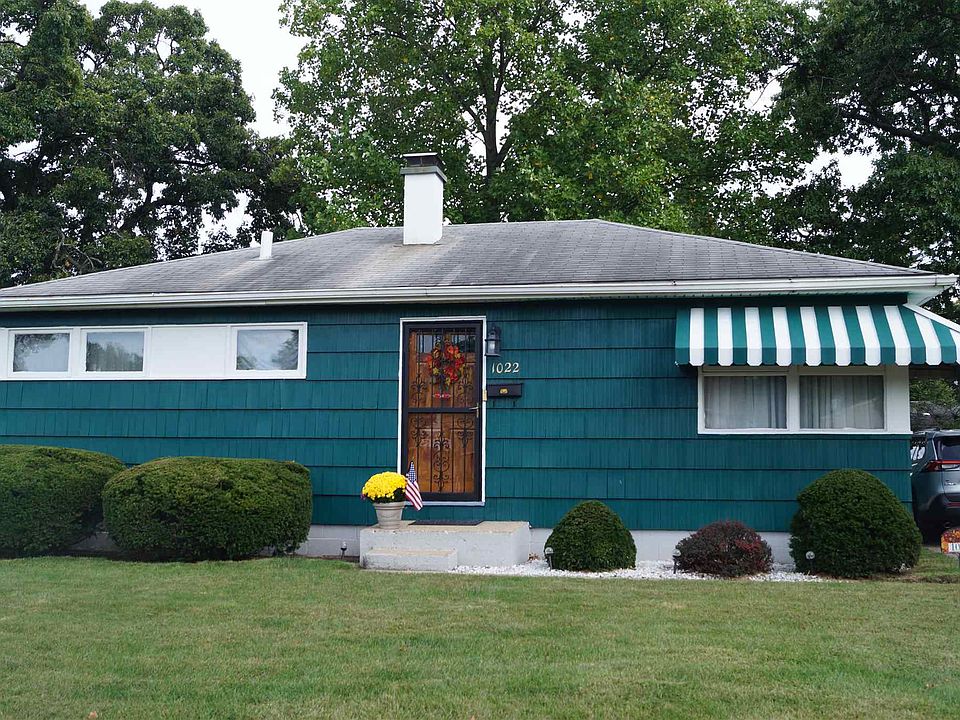 1st image of 1022 Sussex Dr