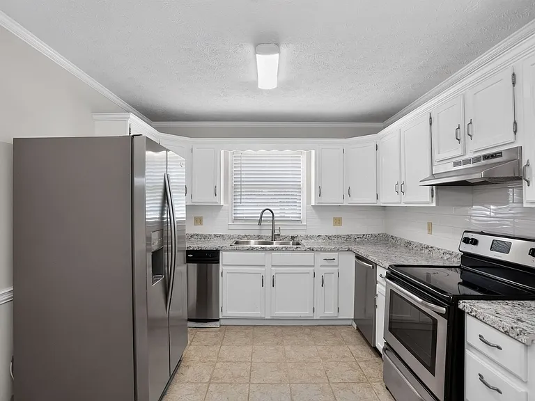 104 Montclair Dr — Photo 6