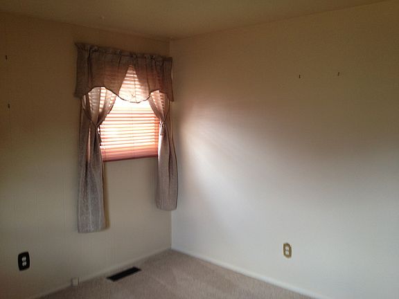 5th image of 219 Ahrens Ave