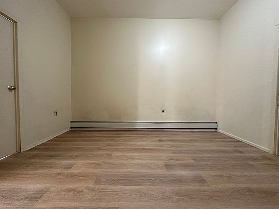 5th image of 161 Monticello Ave #2