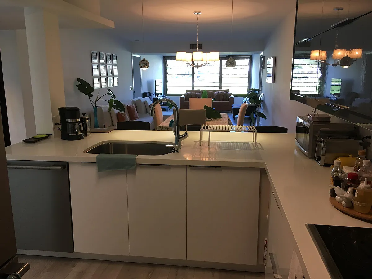 Building Photo - 6049 Balboa Cir #105