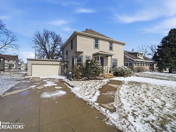 3rd image of 1006 11th Ave