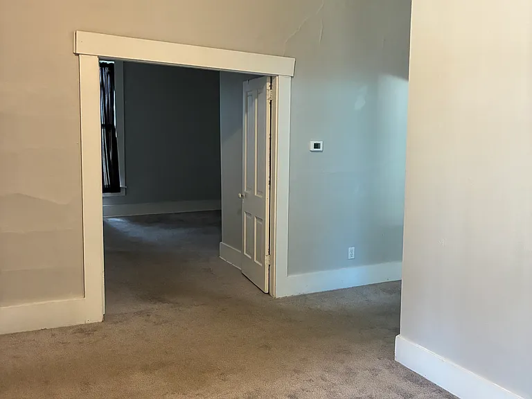 406 E Hanna St — Photo 5
