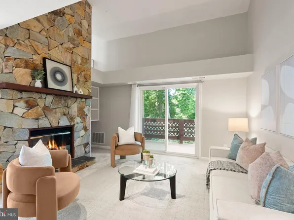 10158 Oakton Terrace Rd, Oakton, VA 22124