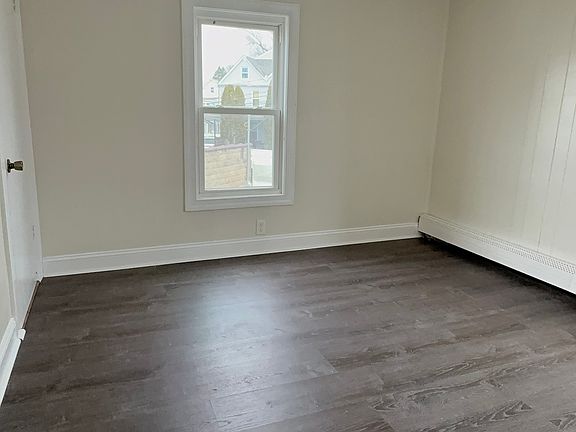 4th image of 129 Carlisle St