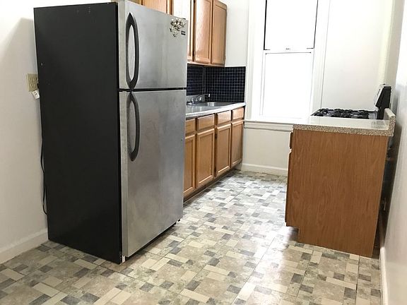 5th image of 2824 42nd St APT B1