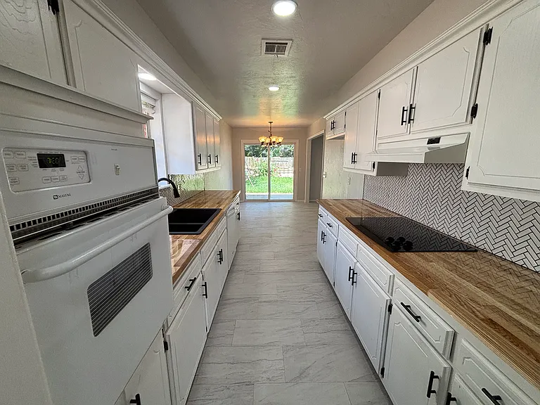 1716 N Fordson Ave — Photo 8
