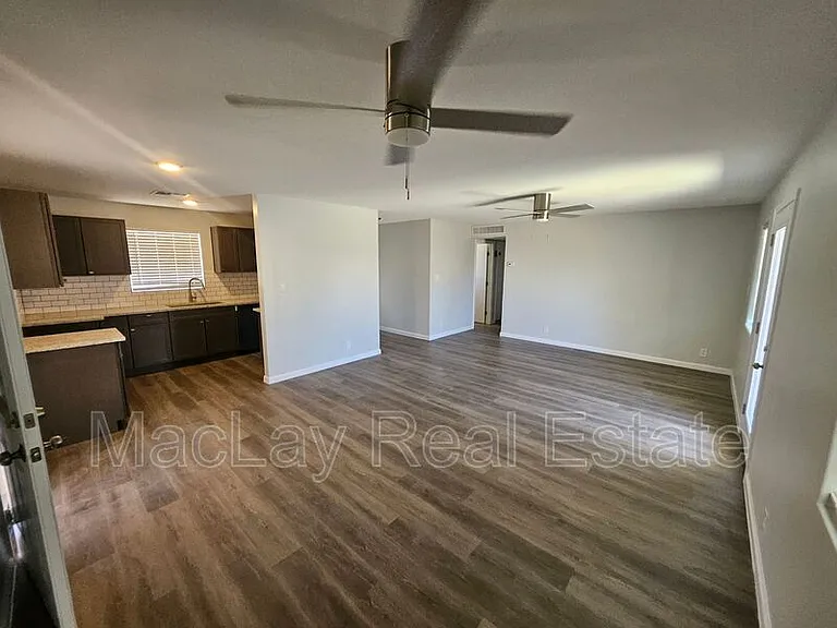 524 W 3rd Pl — Photo 7