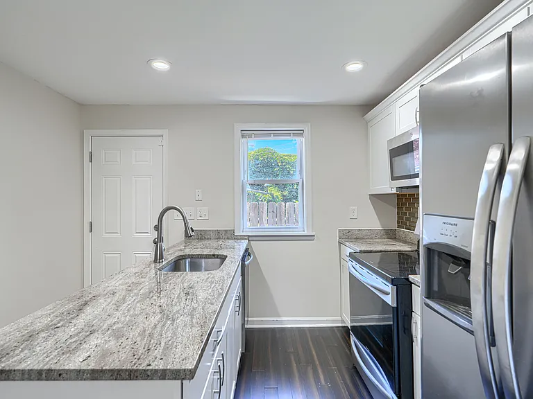 432 Grundy St — Photo 3