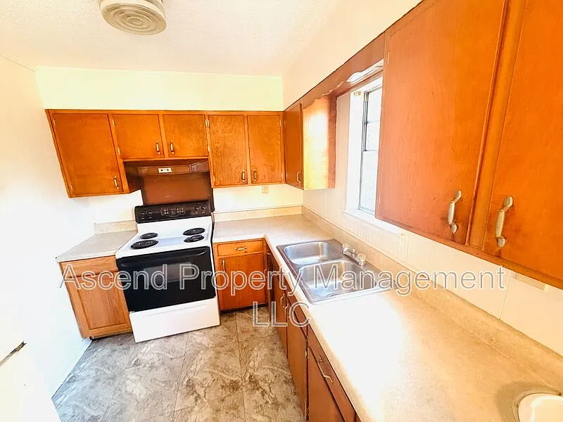 2 bed, 1.0 bath, $1,100 — Photo 3