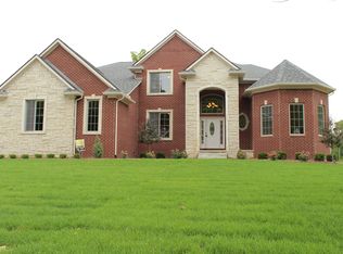 1019 Princeton Ave, Rochester Hills, MI 48307